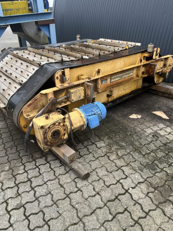Overbelt magnetic separator