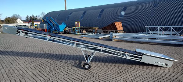 Conveyor belt with flat catch box - 6 m. x belt width 650 mm.