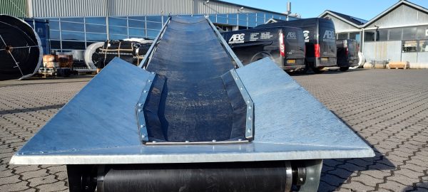 Mobile conveyor belt with flat feed hopper - 6 m. x belt width 650 mm (rental) - Image 3