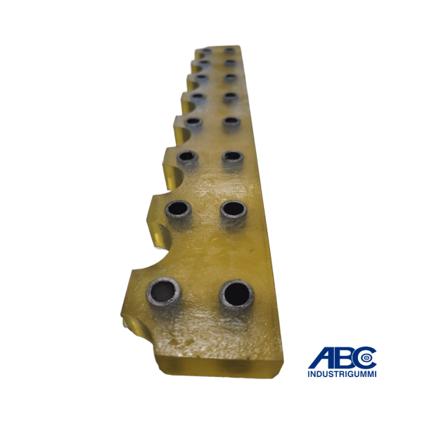 Polyurethane mounting bracket for PE-100-200 conveyor scraper blade - 300 MM. - Image 2