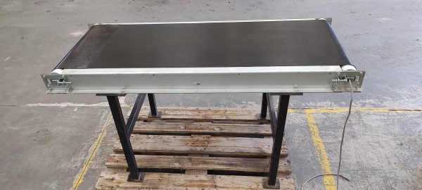 Conveyor belt with long ribbed belt - 1400 x 500 mm.